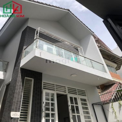 Villa 2 lầu đường Hồng Hà, P2 Tân Bình. DT 8x20m