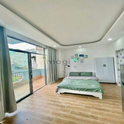 Trống lại STUDIO cửa sổ BAN CÔNG lớn FULL NỘI THẤT