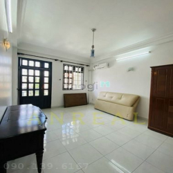 Nhà hẻm Đường Quốc Hương 1 lầu 3 Phòng , Giá 18 triệu