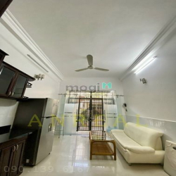 Nhà hẻm Đường Quốc Hương 1 lầu 3 Phòng , Giá 18 triệu