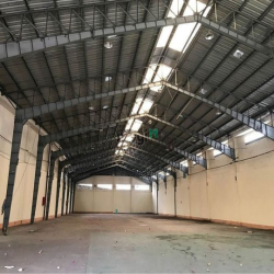 Cho thuê kho xưởng 1000m2 tại mặt tiền QL13, Hiệp Bình Phước, Thủ Đức