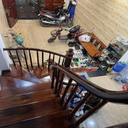 Nhà nguyên căn full đồ Nguyễn Văn Cừ ngõ thông ô tô chỉ hơn 10 triệu