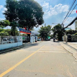 5x25m, 3 tầng, sân rộng, ngay ngã 4 thủ đức, hơn 11ty, Hiệp phú q9