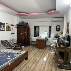 Nhà nguyên căn full đồ Nguyễn Văn Cừ ngõ thông ô tô chỉ hơn 10 triệu