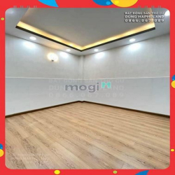 QGV. Hot! Nhà MẶT TIỀN Kinh Doanh, 92m2, 2T, gần Cityland Park Hills.