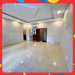 QGV. Hot! Nhà MẶT TIỀN Kinh Doanh, 92m2, 2T, gần Cityland Park Hills.