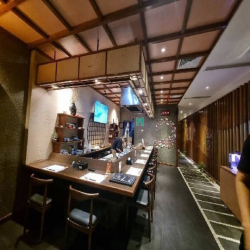 Trung tâmHOÀN KIẾM,bán nhà mặt phố  TRẦN QUỐC TOẢN,135m,Mặt tiền 5,8m
