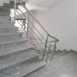 Cho thuê văn phòng view đẹp Q9, DT sàn 220m2, mặt tiền Xa Lộ Hà Nội