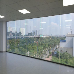 Cho thuê văn phòng view đẹp Q9, DT sàn 220m2, mặt tiền Xa Lộ Hà Nội