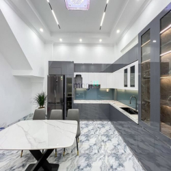 Nhà 2 lầu và sân thượng tuyệt đẹp đường D13 KDC Hồng Loan
