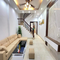 Bán Nhà **Ngọc Thuỵ**, 36 M2, Sáng Thoáng, Sát Ô Tô, Nhỉnh 4 Tỷ