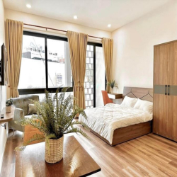 Căn hộ full nội thất cửa sổ lớn ngay mặt tiền Nguyễn Văn Cừ quận 5