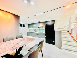 Bán nhà đẹp 3 lầu ngay chợ Hạnh Thông 89/5 Đường 17 P11 Gò Vấp