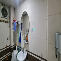 Bán căn nhà tập thể Thanh Xuân Bắc rộng 140m2, 3PN, 3WC, 2.8 tỷ