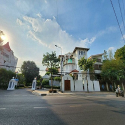 Bán biệt thự góc 3 mặt tiền Nguyễn Văn Hưởng P.TĐ Q.2 Giá 123 Tỷ