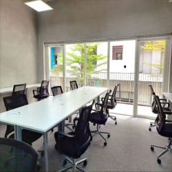 Cho thuê văn phòng khu đô thị Sala. Trang bị nội thất văn phòng đầy đủ