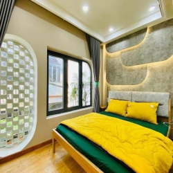NHÀ XINH GIÁ TỐT : đ.Huỳnh Văn Bánh, P11, q.Phú Nhuận 61m2/ 3tỷ650 SHR