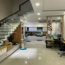 Bán gấp nhà đầu hẻm Huỳnh Văn Bánh, Phú Nhuận, 58.5m2, 2tỷ760, sổ sẵn.