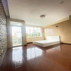 Bán gấp nhà đầu hẻm Huỳnh Văn Bánh, Phú Nhuận, 58.5m2, 2tỷ760, sổ sẵn.