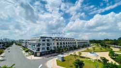 Giá bán cực kì tốt: Nhà hoàn thiện đẹp đường E6 đối diện công viên