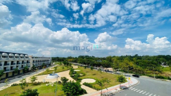 Giá bán cực kì tốt: Nhà hoàn thiện đẹp đường E6 đối diện công viên