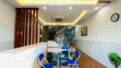 Giá bán cực kì tốt: Nhà hoàn thiện đẹp đường E6 đối diện công viên