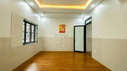 Giá bán cực kì tốt: Nhà hoàn thiện đẹp đường E6 đối diện công viên