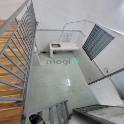 Phòng thoáng có gác chỉ 2tr8 ở 448 Cộng Hòa, tân Bình, bảo vệ 24/7