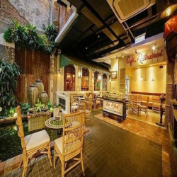 CHO THUÊ Biệt Thự Cổ 2.300 m² -2 MT Võ Văn Tần, Quận 3 -30mx30m-1T 2L