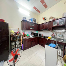 Nhỉnh 100 triệu mặt tiền Âu Cơ, Tân Phú với 108m2 5 Pn 3 tầng BTCT