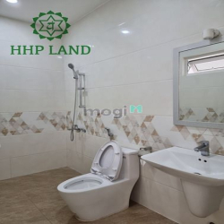 Cho thuê nhà đẹp có thang máy mặt tiền đường Đồng Khởi giá ưu đãi