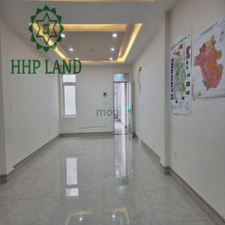Cho thuê nhà đẹp có thang máy mặt tiền đường Đồng Khởi giá ưu đãi