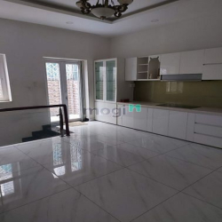 Cho Thuê Nhà  Nguyễn Cửu Vân, P17, Q.Bình Thạnh, DT: 5x18, 3 lầu