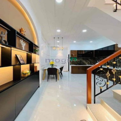 Chính chủ bán gấp nhà đ. Nguyễn Trãi, Phường 2, Quận 5 ,Dt:52m2