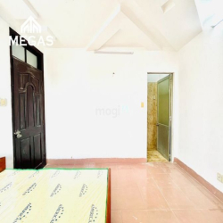 Phòng Giá Rẻ Đầy Đủ Nội Thất Ban Công Riêng Ngay HUFLIT