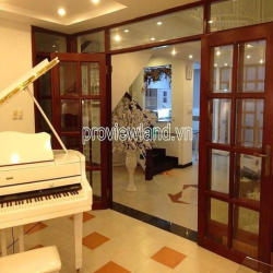 Biệt thự mt Lý Chính Thắng, Q3, 10x15m đất, 4 tầng, đang cho thuê