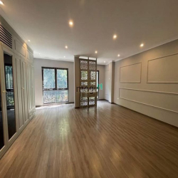 Cho Thuê Nhà LK Phố Nguyễn Chánh - Cầu Giấy - DT 80m2 x 5 tầng - Mt 6m