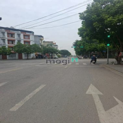 +Thanh Am  -Thượng Thanh-Long Biên. +Diện Tích 50.5/75 M2 +6 Tầng. +Mặ