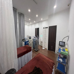 Cho thuê nhà Mặt Tiền Tân Canh, Tân Bình - 6 phòng rộng có wc riêng