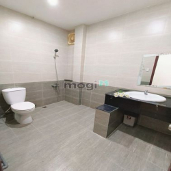 Phòng ban công gần đại học ngay trung tâm quận 4