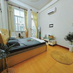 Phòng ban công gần đại học ngay trung tâm quận 4