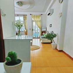 Phòng ban công gần đại học ngay trung tâm quận 4