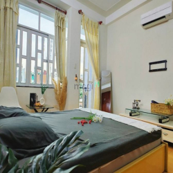 Phòng ban công gần đại học ngay trung tâm quận 4