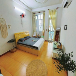 Phòng ban công gần đại học ngay trung tâm quận 4
