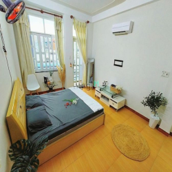 Phòng ban công gần đại học ngay trung tâm quận 4