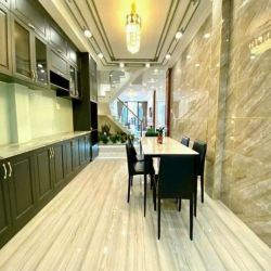 Bán nhà Hoàng Quốc Việt, đẹp long lanh, xe hơi đậu cửa 86m2 nhỉnh 7 tỷ