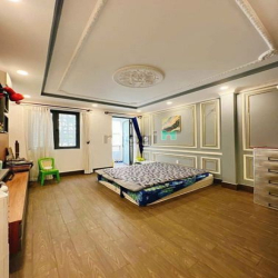 Bán nhà Hoàng Quốc Việt, đẹp long lanh, xe hơi đậu cửa 86m2 nhỉnh 7 tỷ