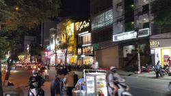 Cho thuê MT D2 nhà cực đẹp, trống suốt,vị trí đắc địa 8x20 , giá covid