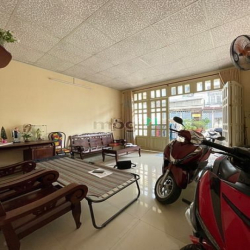 Nhà cấp 4, DT: 4Mx21M, mặt tiền Gò Ô Môi, Phú Thuận, Quận 7