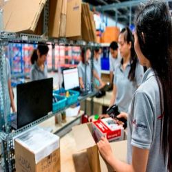 Kho Hàng Diện Tích Thuê Nhỏ Lớn Có Ô Kệ Để Hàng Sỉ Lẻ, 10 NV Nhập Xuất